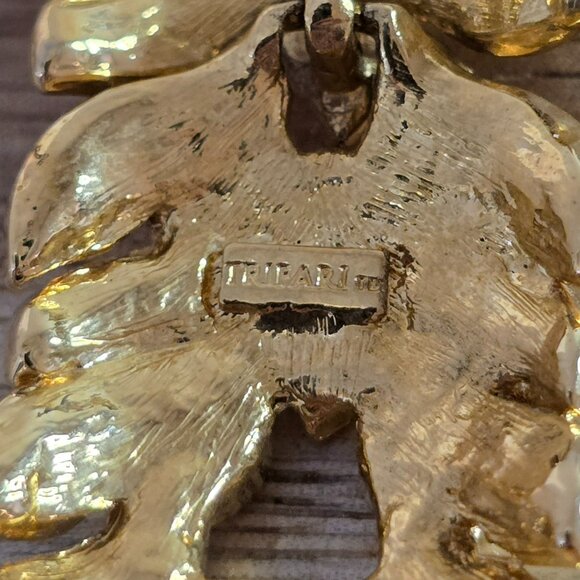 Vintage Trifari Gold Tone with Cream Enamel Bracelet - Picture 3 of 3